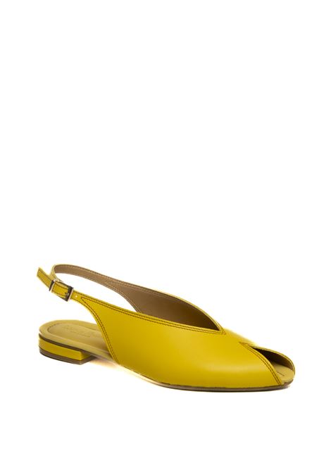  LAUREN HUTTON | D15SASSY-GIALLO